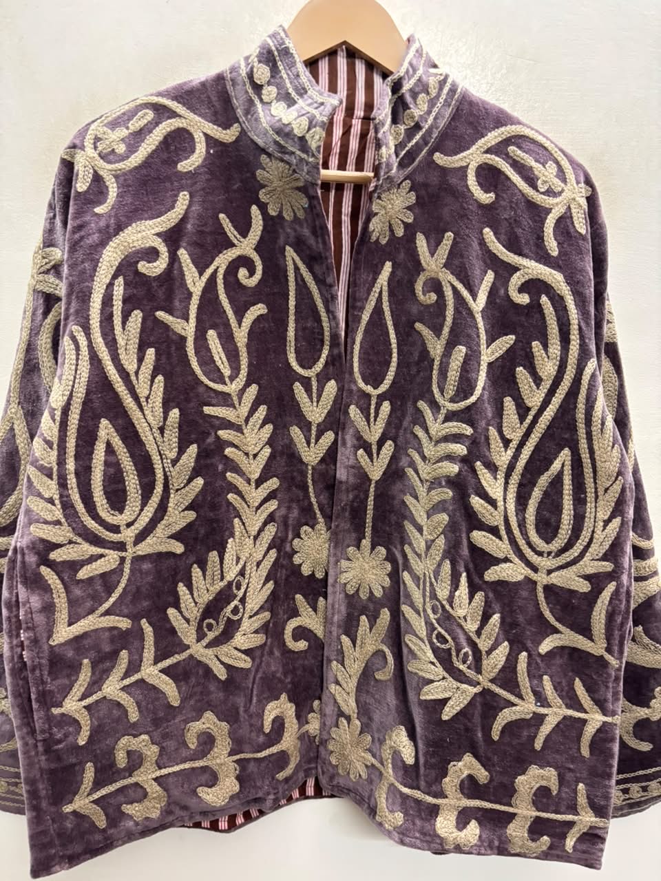 The Samarkand Bloom — Suzani-Embroidered Velvet Jacket — Dusk Mauve with Ivory Vinework