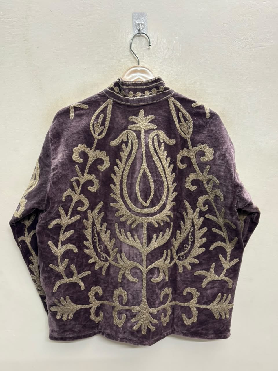 The Samarkand Bloom — Suzani-Embroidered Velvet Jacket — Dusk Mauve with Ivory Vinework