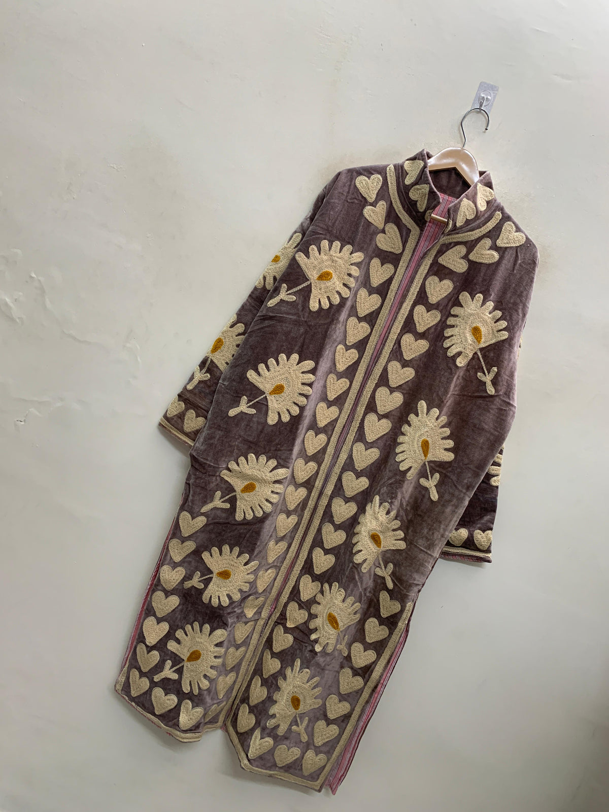 The Dusktide Suzani — Hand-Embroidered Velvet Kimono Jacket — Mauve Taupe with Ivory Daisies