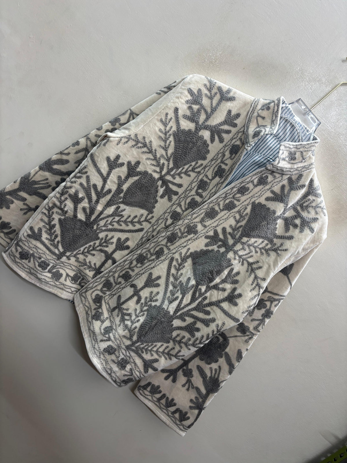 The Kashida Snowfield — Suzani Hand-Embroidered Velvet Jacket — Ivory with Dove Grey Florals