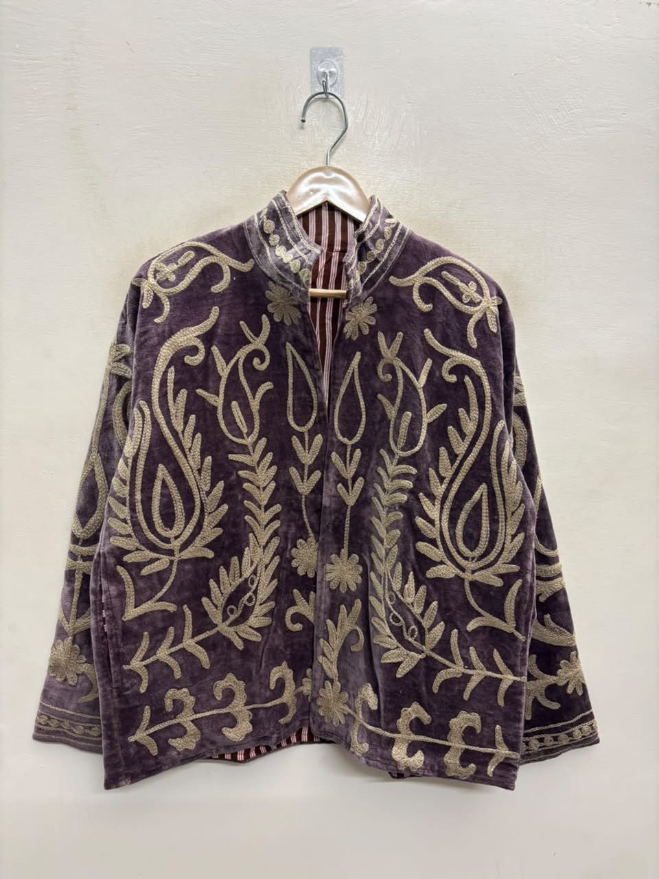 The Samarkand Bloom — Suzani-Embroidered Velvet Jacket — Dusk Mauve with Ivory Vinework