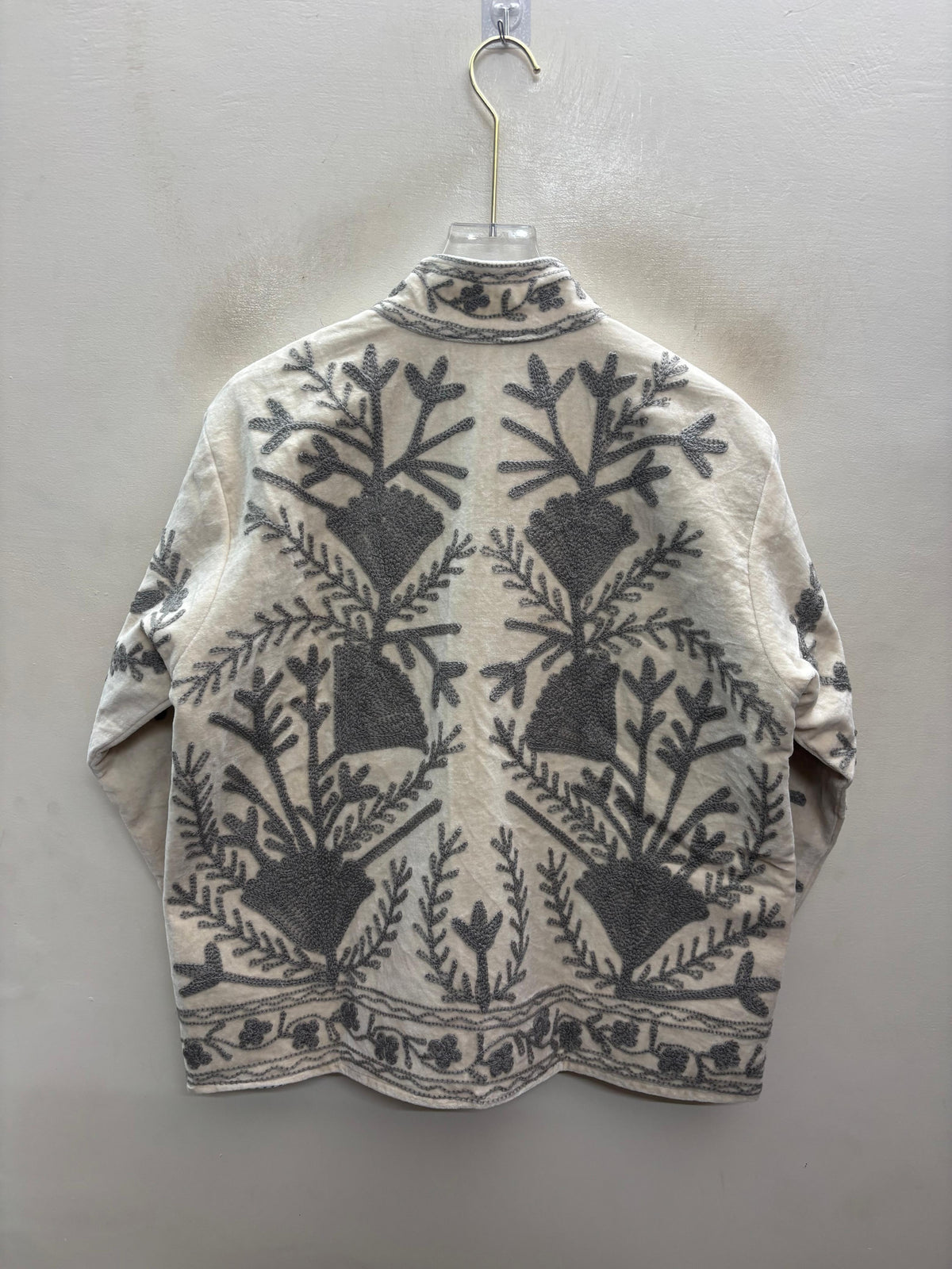 The Kashida Snowfield — Suzani Hand-Embroidered Velvet Jacket — Ivory with Dove Grey Florals
