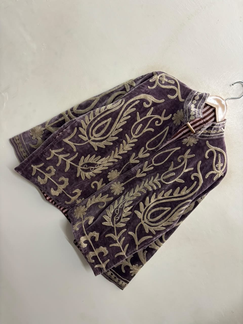 The Samarkand Bloom — Suzani-Embroidered Velvet Jacket — Dusk Mauve with Ivory Vinework